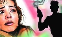 ఛీ ఛీ మనుషులేనా వీళ్ళు! మహిళా కండక్టర్ పై యాసిడ్ దాడి చేసిన ఇద్దరు దుర్మార్గులు